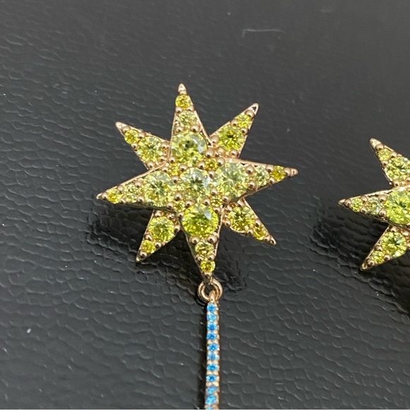 XIXI Gold-tone Double Star CZ Cubic Zirconia Drop Earrings 18.5g - Picture 14 of 15